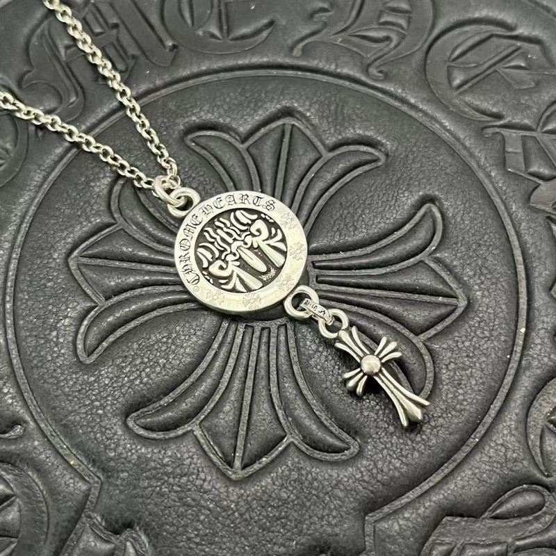 Ch*0me He**ts necklaces
